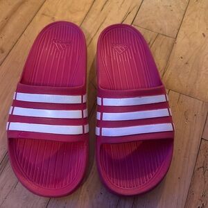 Adidas Adilette Slides Slip-on
Women’s Size 8 Pink and White